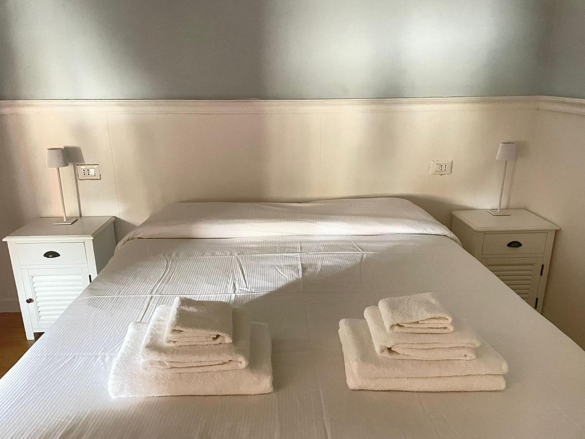 The First Colombo Brignole XX Settembre Apartment Genoa Bagian luar foto